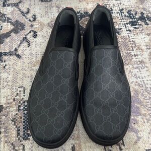 Gucci men’s slip-ons sneakers